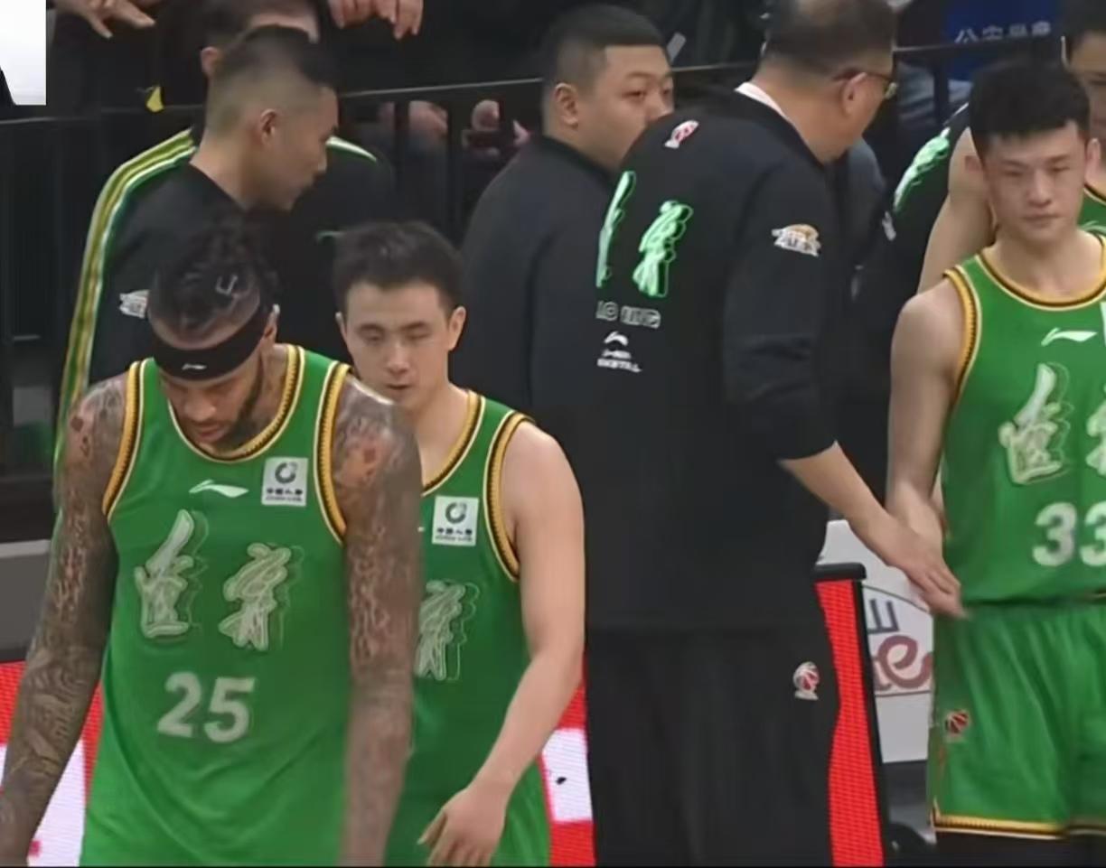 输的一点儿也不冤！辽宁主场71-76不敌浙江，不是浙江队不给机会，是全队外线进攻