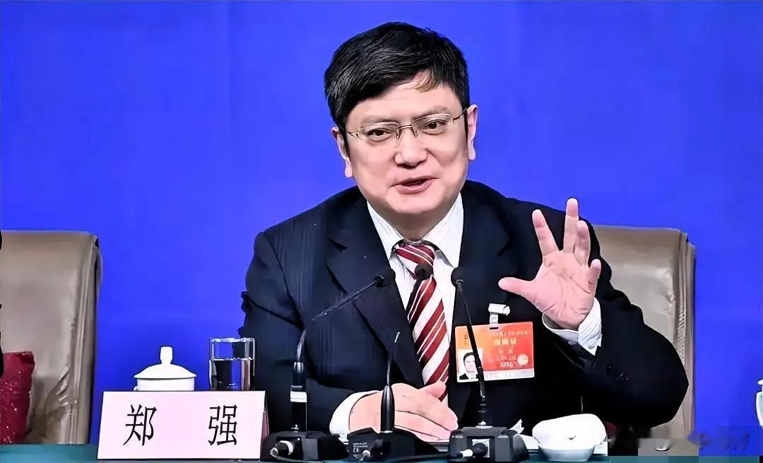 郑强教授这番话，真的一针见血、直击要害！现在到处都在吹人工智能有多厉害，可