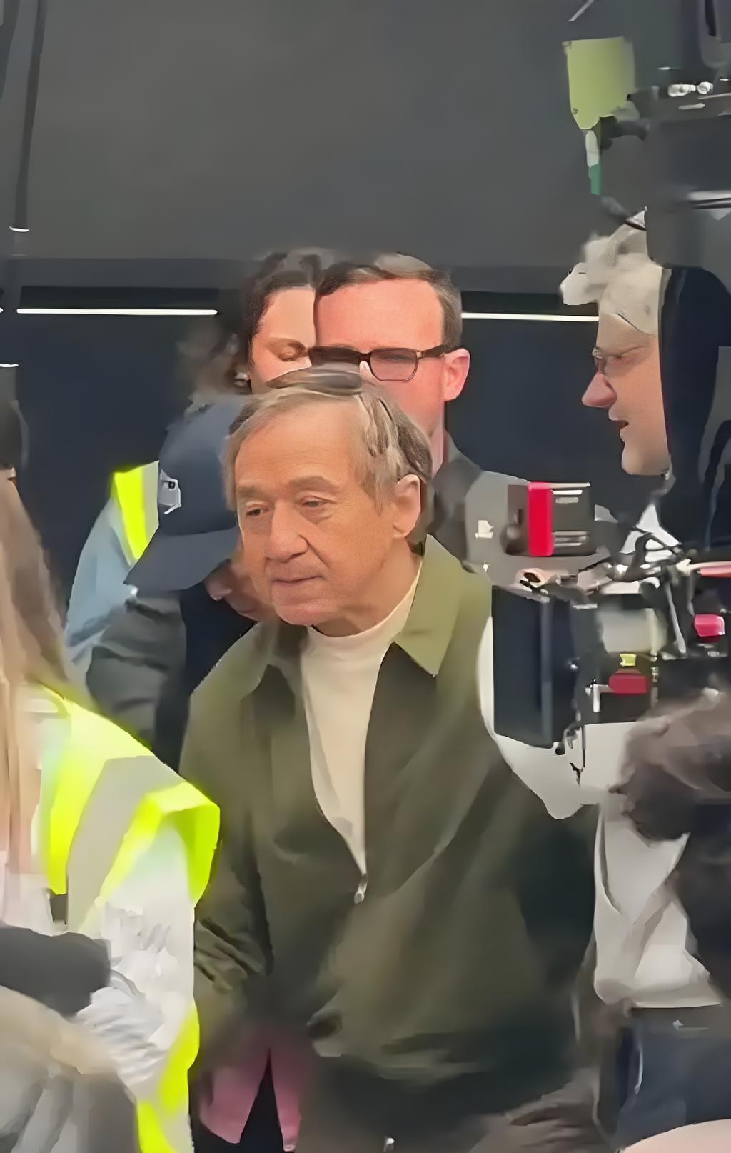 71岁的成龙大哥。给所有男人都上了一课。那就是不管你多有名，多有