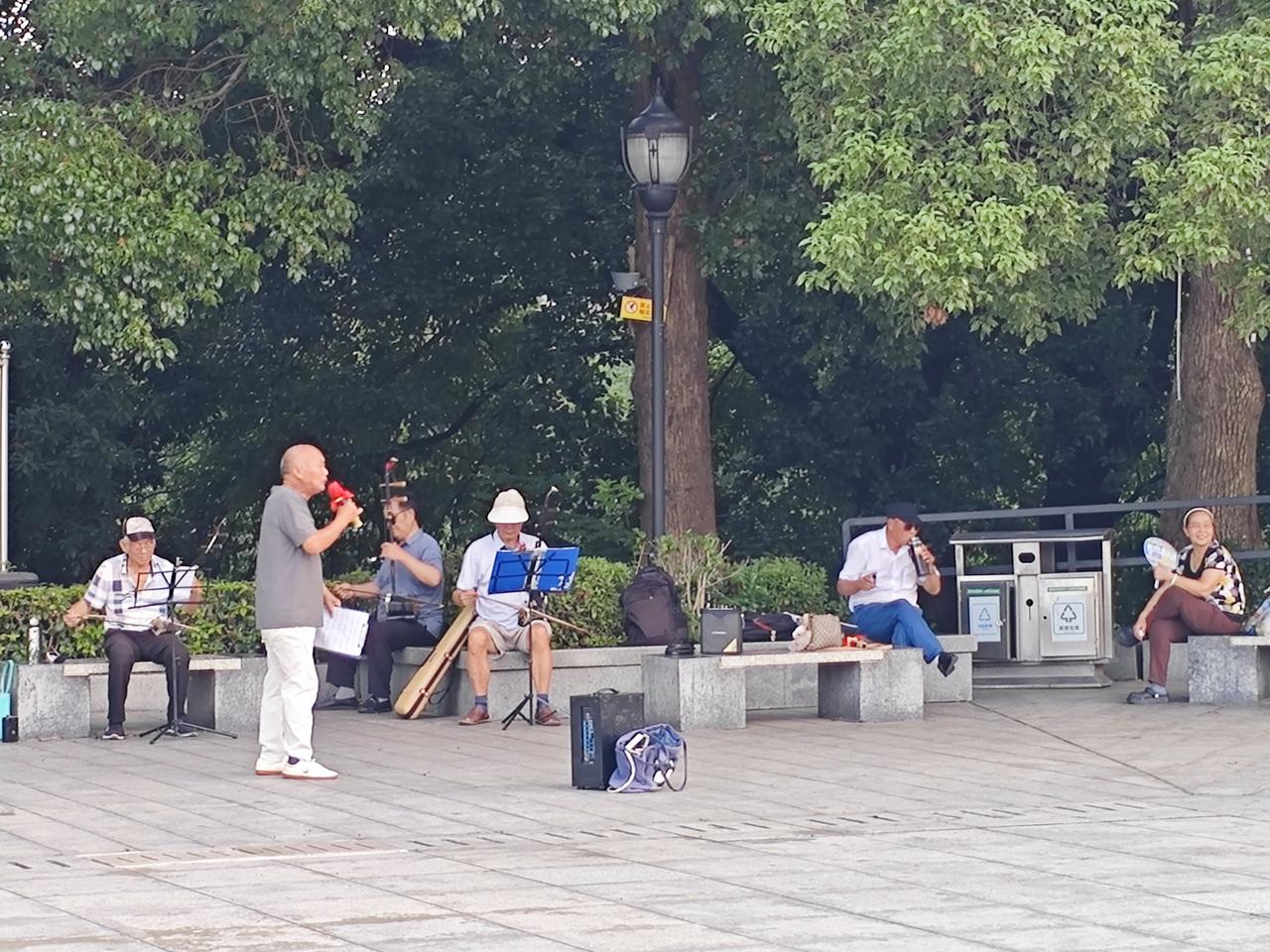 很多老师感叹，评职称就是现代版二桃杀三士。几个岗位名额摆在那里，十几个满足条件