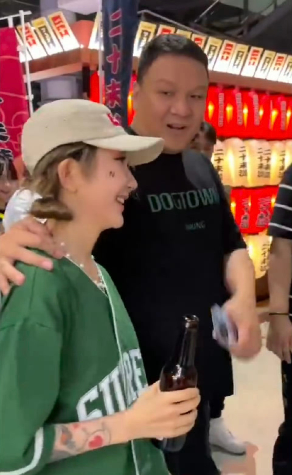所以乃万和车澈啥关系？[思考][思考][思考]车澈曾当李嘉格面抱乃万乃万车澈