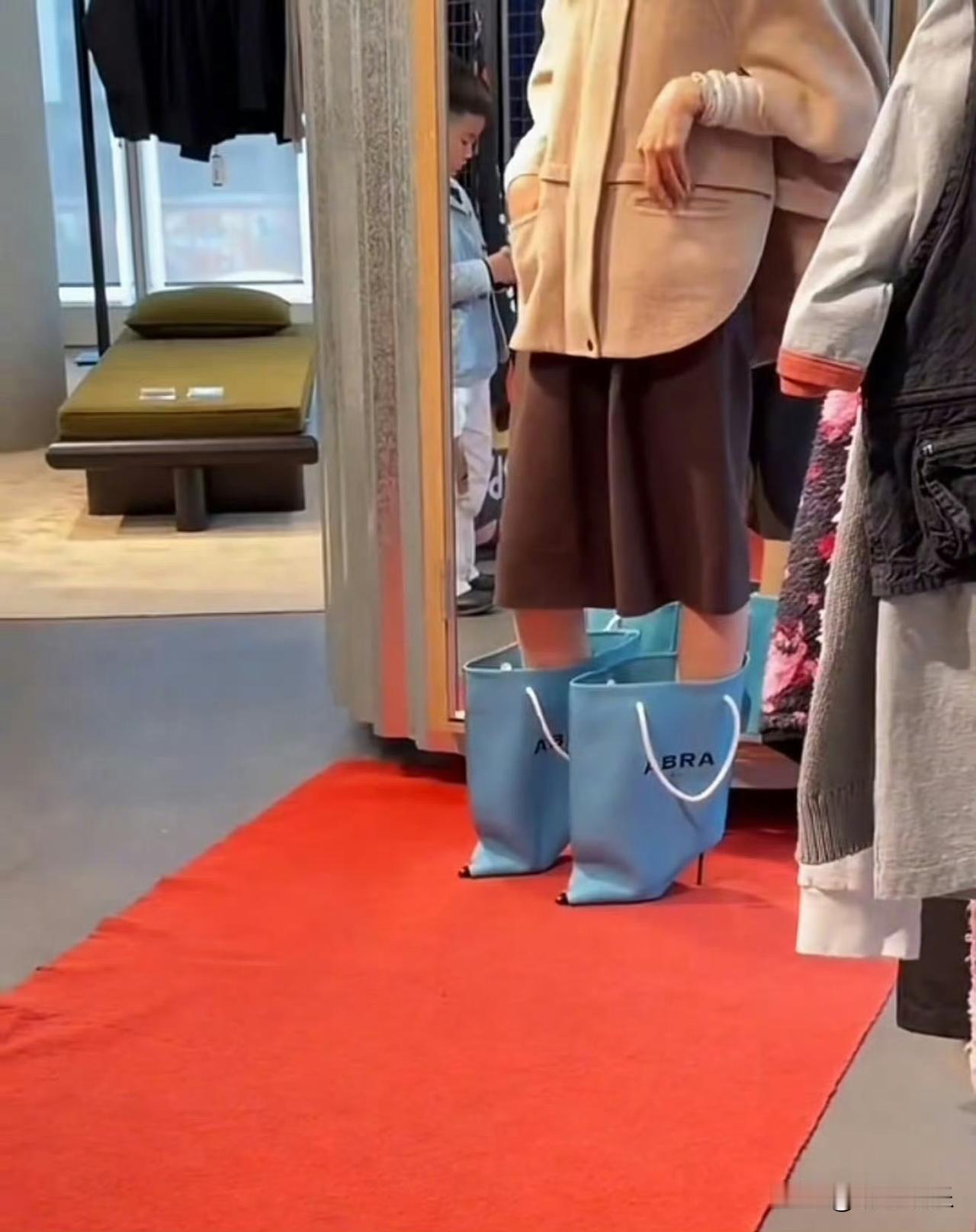 这样的鞋子穿着不会掉吗？