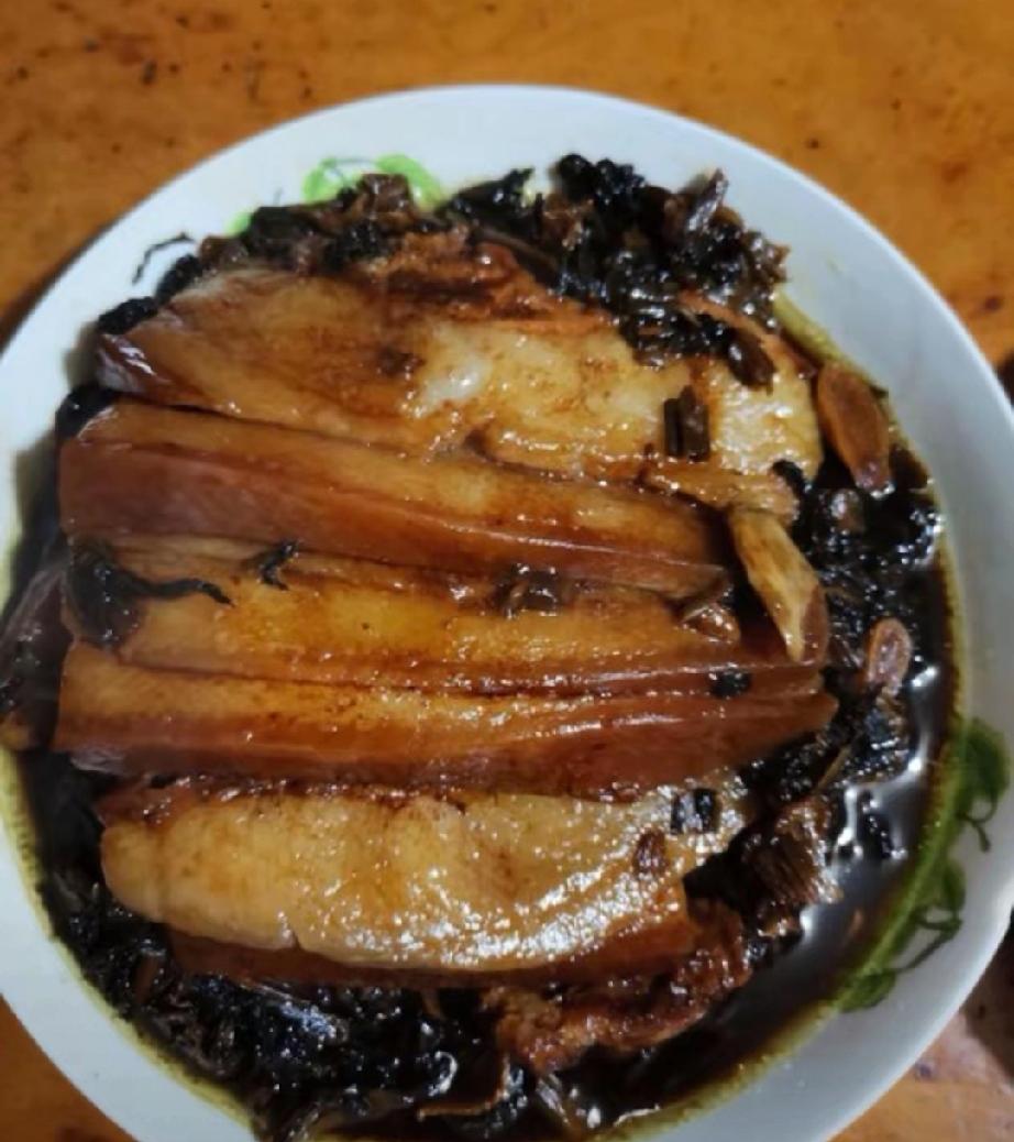 泪目。我65岁的二姐夫不舒服，去医院查出来，肺癌晚期，医生说生存期不到一年。二姐