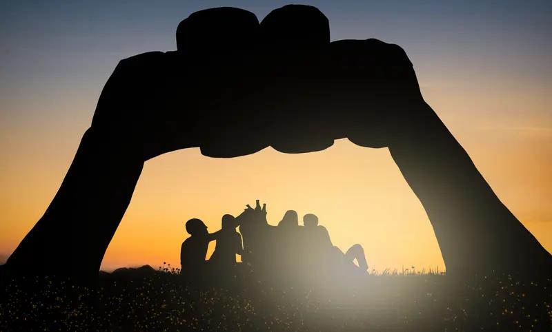 愁死人了!朋友儿子的女朋友住在她家不走,都要愁死了!朋友这心啊,从一开始的高