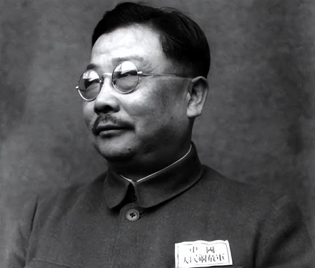 1962年2月，李克农的生命走到了尽头，临终前，他用尽全身力气，对家人说道：“在