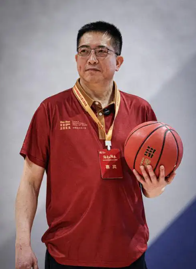 近日，前中国男篮名宿，中国篮球名人堂成员胡卫东在接受采访时，对中国男篮在亚洲杯上