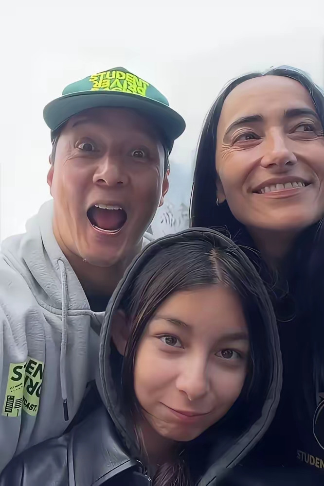 吴彦祖说自己十年没碰老婆了，十年没有性生活，两人多年的感情不会因为这个而变生疏，成年人的琐事太多，都