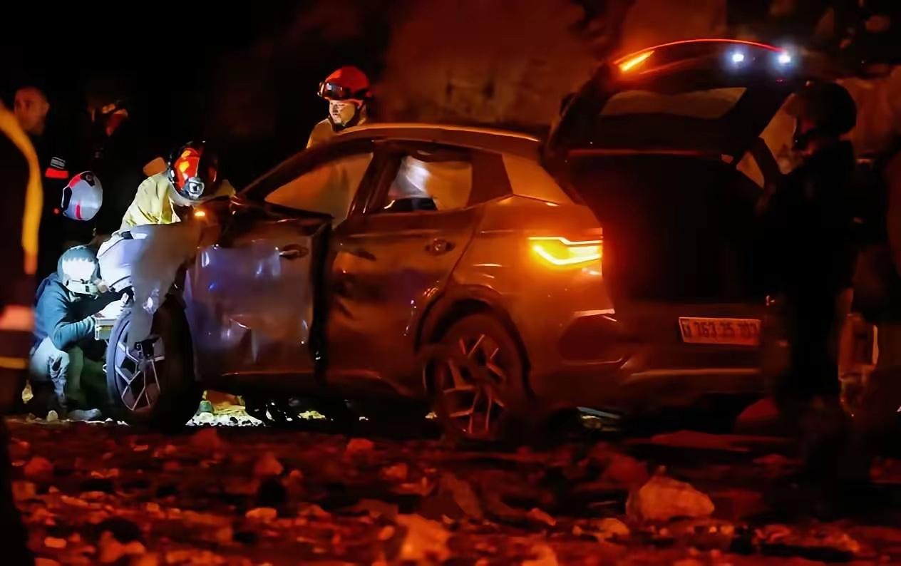 这一家人估计以后只买比亚迪了！昨天朗子反击，打以色列和中东美国军事基地，以色列耶