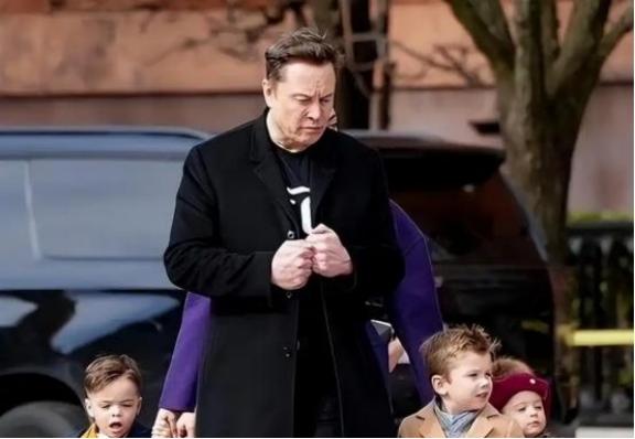 美国彻底慌了？马斯克24小时内三次警告：“美国正以超快速度走向破产！国债高达36