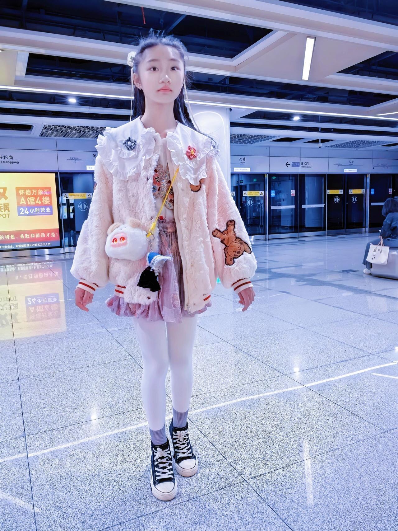 让小丫头当领路的