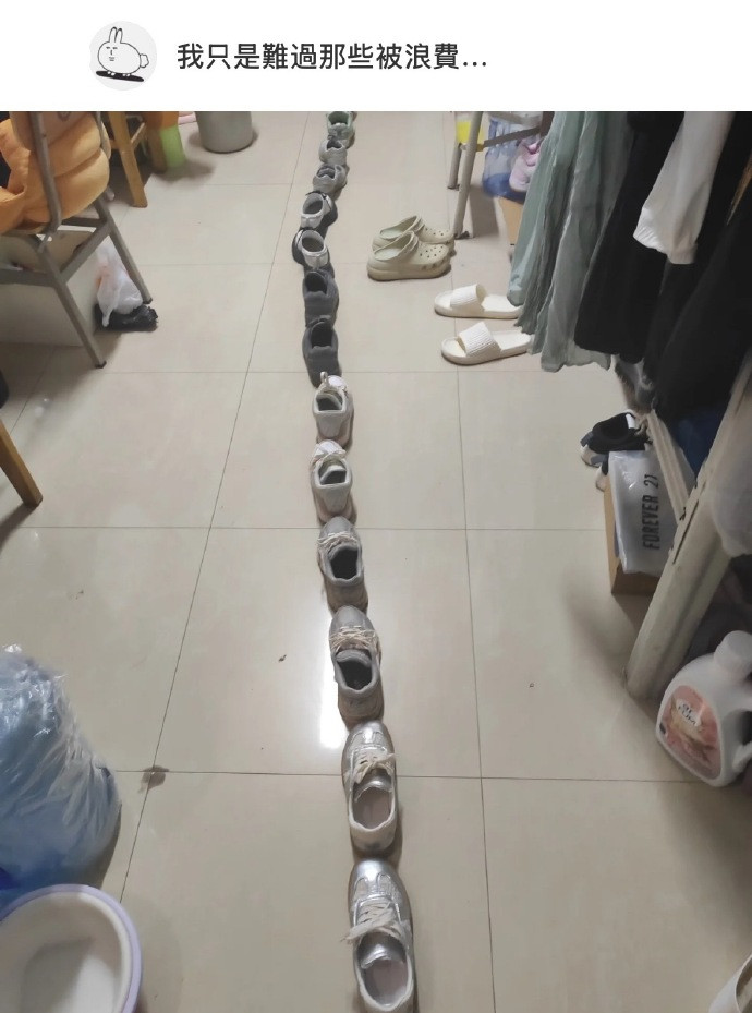 室友睡醒看见一长串的鞋子懵了​​​