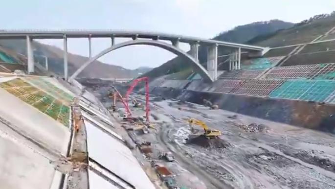 134公里长的人工运河，硬是在几年时间里从图纸变成了通航水道，这个工程量确实夸张
