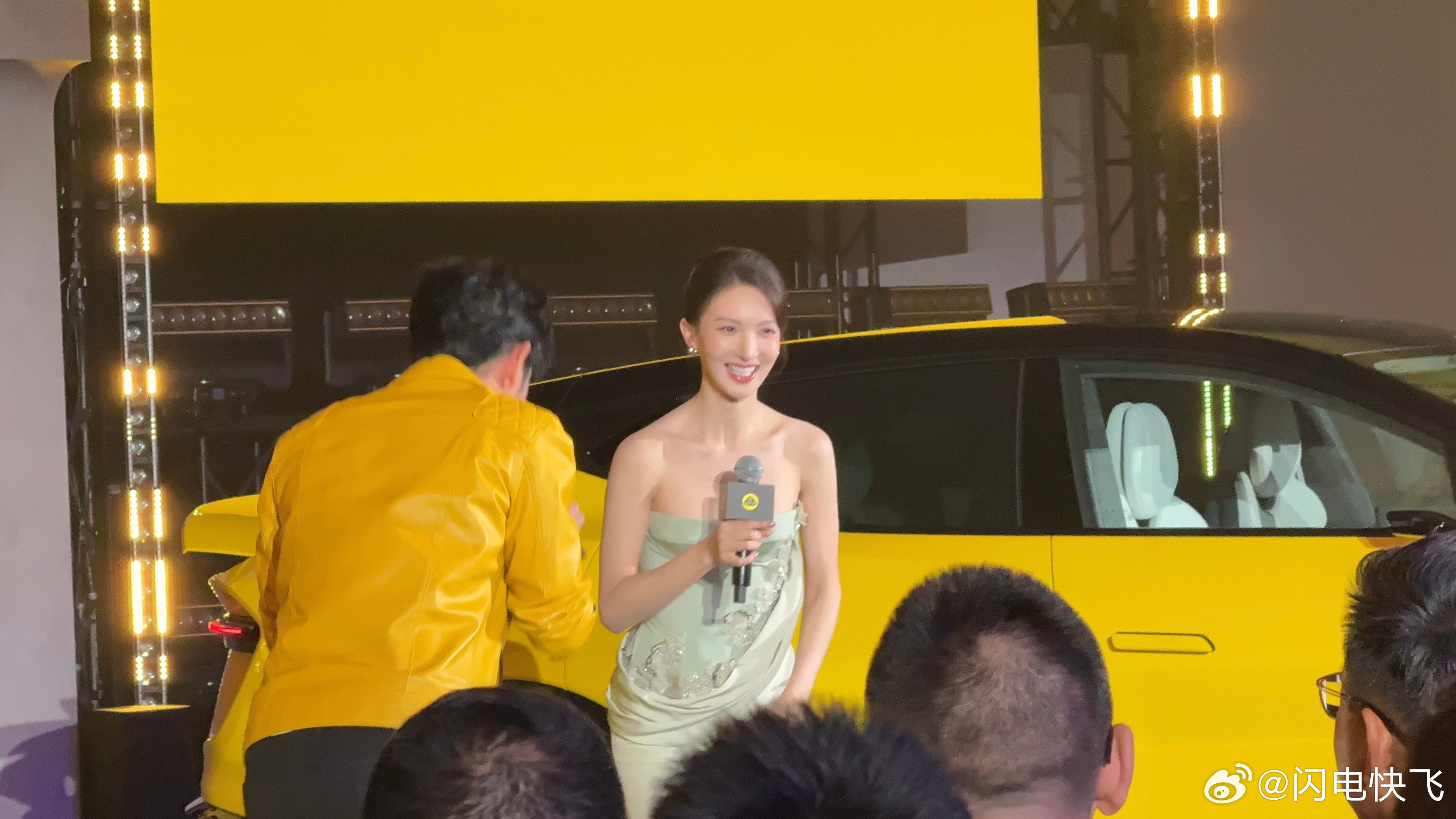 金晨怎么美成这样了美到上热搜了[笑着哭]今天在莲花的活动看到真人真的太幸运了[憧憬