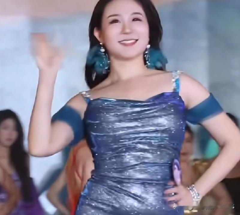 这届选手颜值真在线！自信大方还有气场，带点小肉肉反而更显风情～比印象中某些