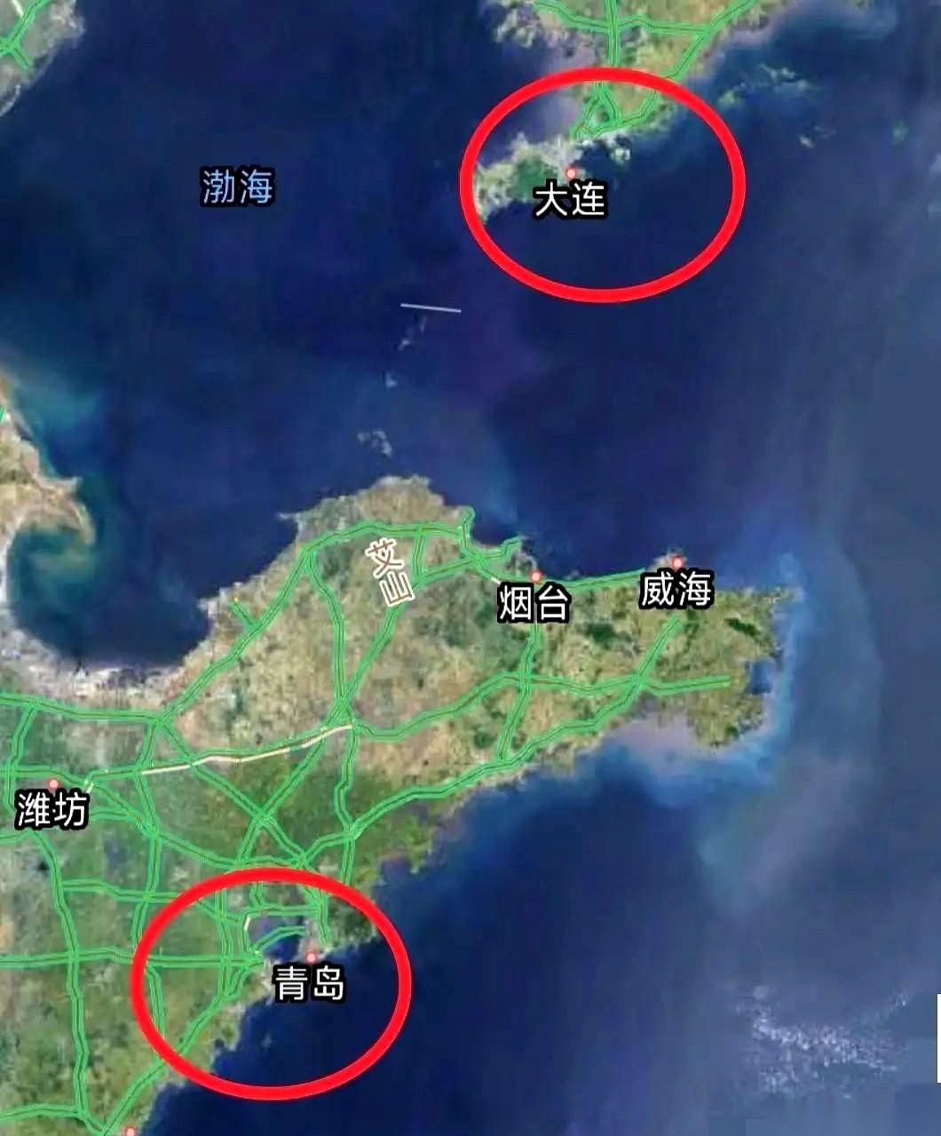 大连和青岛，这两座城，曾经是站在同一起跑线上的“北方双星”。一样的副省级，一样