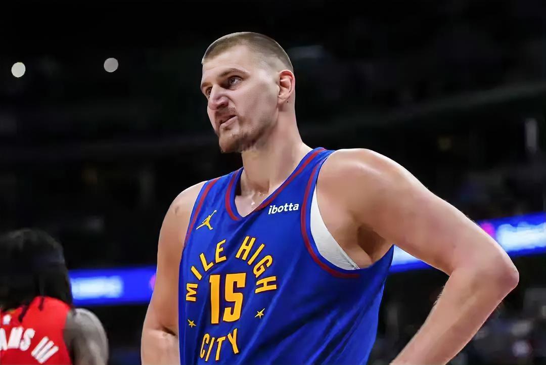 已经打了57场常规赛！！联盟第一中锋约基奇的表现！！目前掘金45胜25负（西部