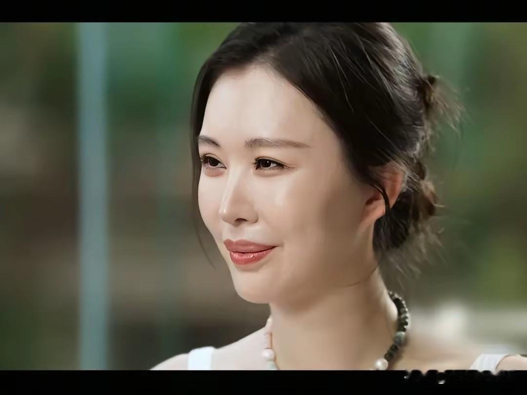 田朴珺被硬怼她是什么出身却总要开口就是贵族礼仪，课费99万一年，仿