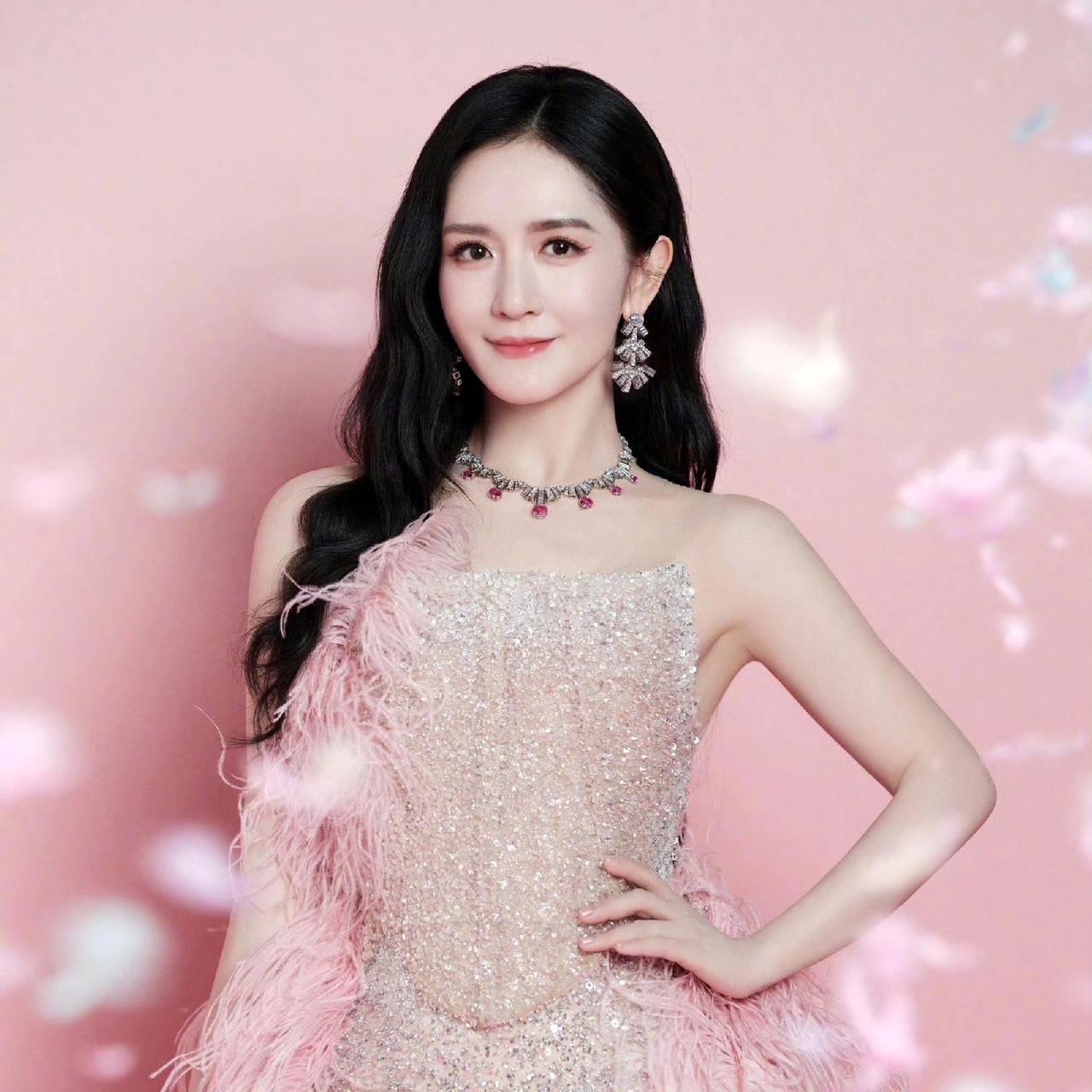 看了谢娜的嘉宾名单才发现刀郎老师这次赢麻了。同样是四川人，同样在老家开演唱会
