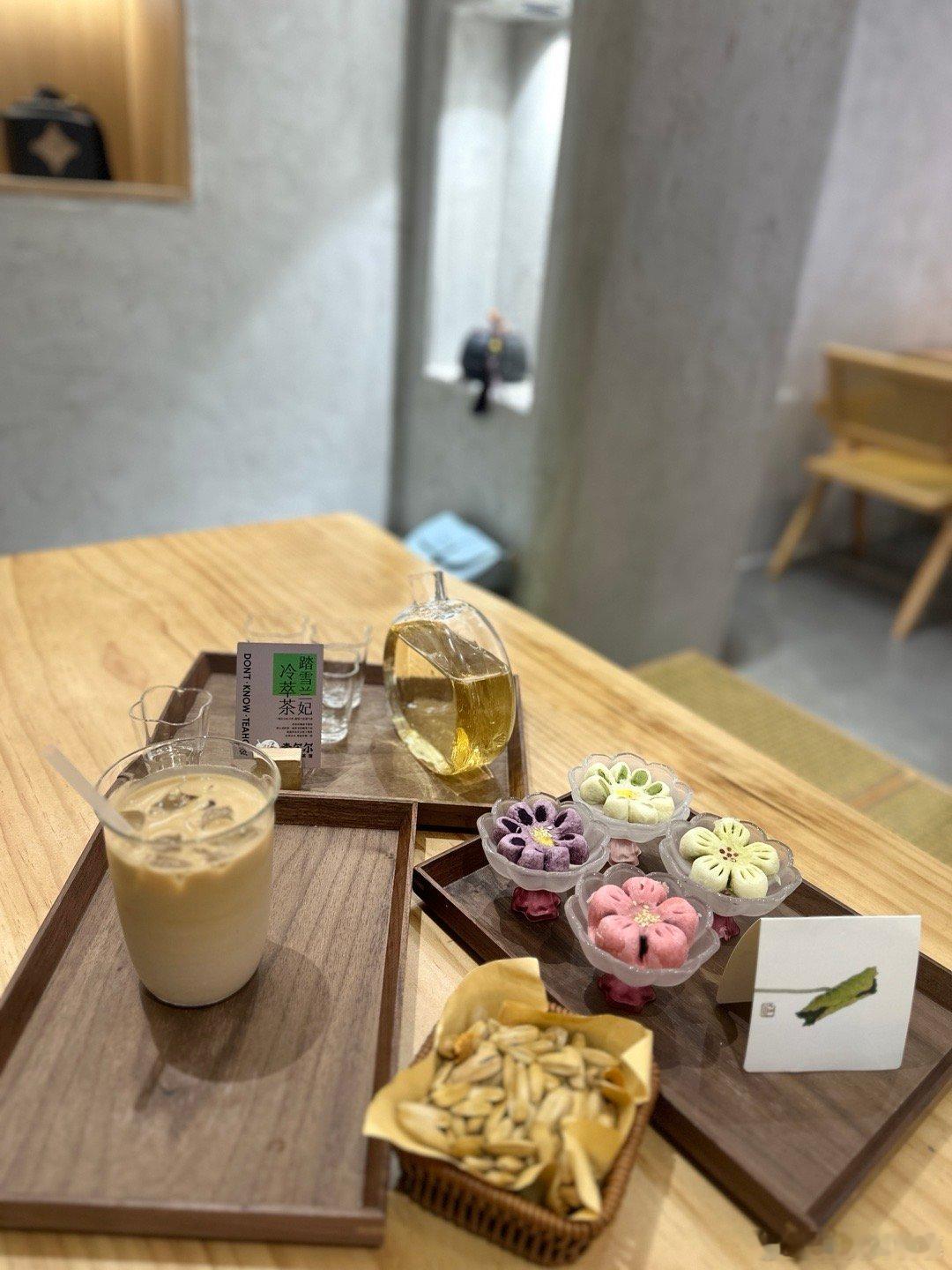 女生在一起，总有说不完的八卦[大笑]​​​