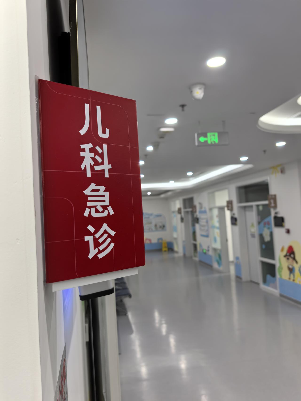前两天接诊了一个孩子。家长描述“发热、呕吐、腹痛”我一听，立马坐直了身姿，打