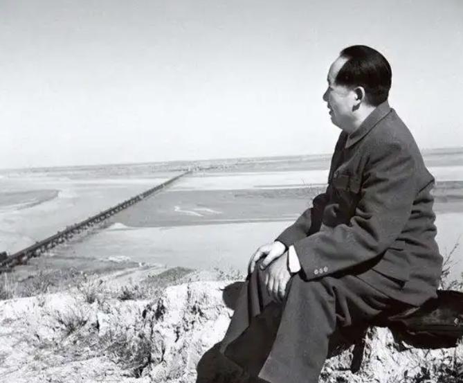 1947年，一位庙里的老和尚对毛主席说了一句话，“这黄河，谁都游得，唯有您不行”