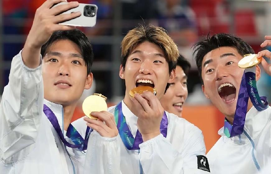 韩国男足又惹事了，本来夺冠免服兵役是件喜事，但大喜过望，失去了分寸，可能会徒生变