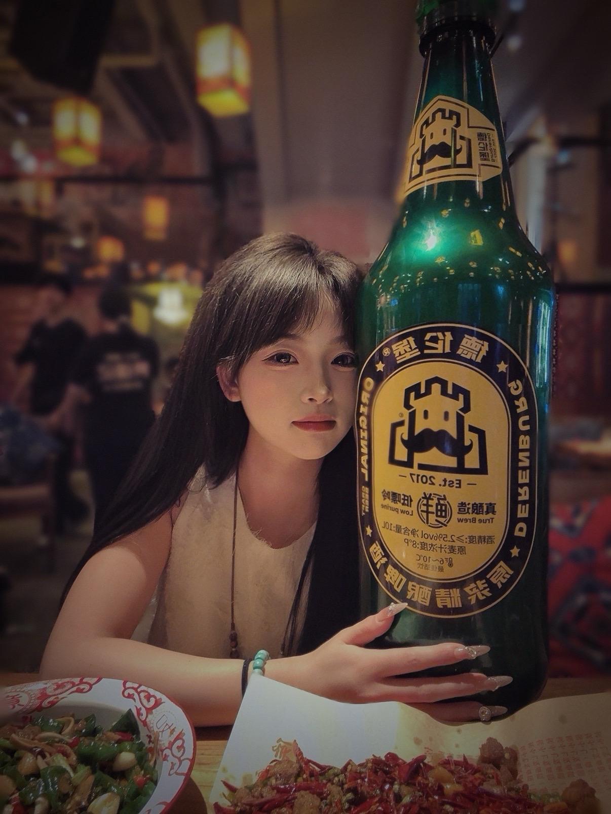 本来想喝完这瓶酒就去找你的，结果这瓶酒怎么喝也喝不完