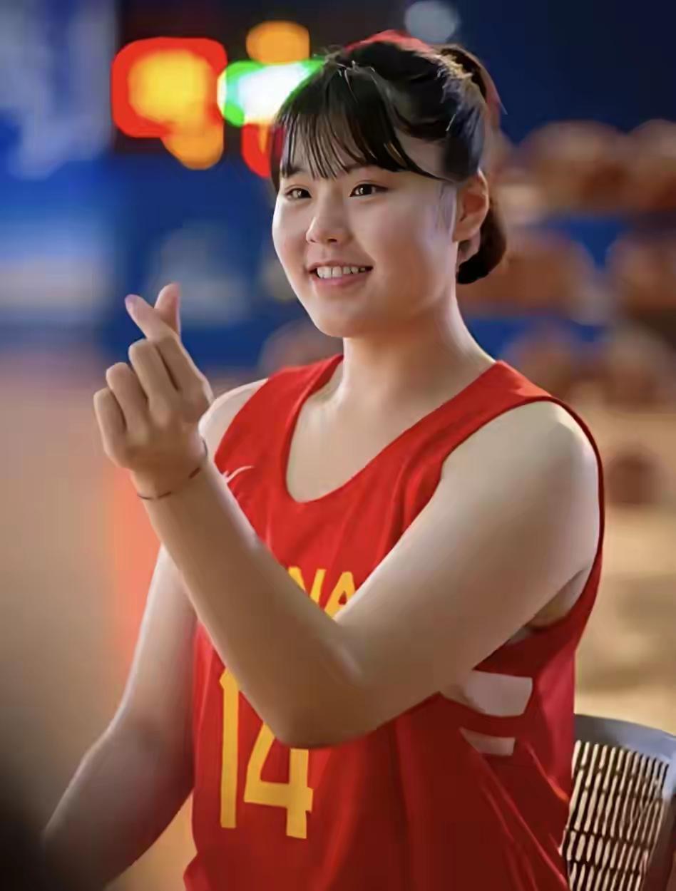 热身赛尽管热了一场，中国女篮表现的并不尽人意。有人说这只是中国女篮二队，真正的主