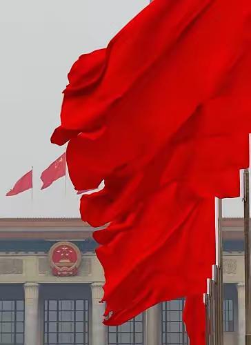 新加坡《联合早报》今日发文称：“客观而言，如果不是贸易战和美国经济制裁的倒逼，中