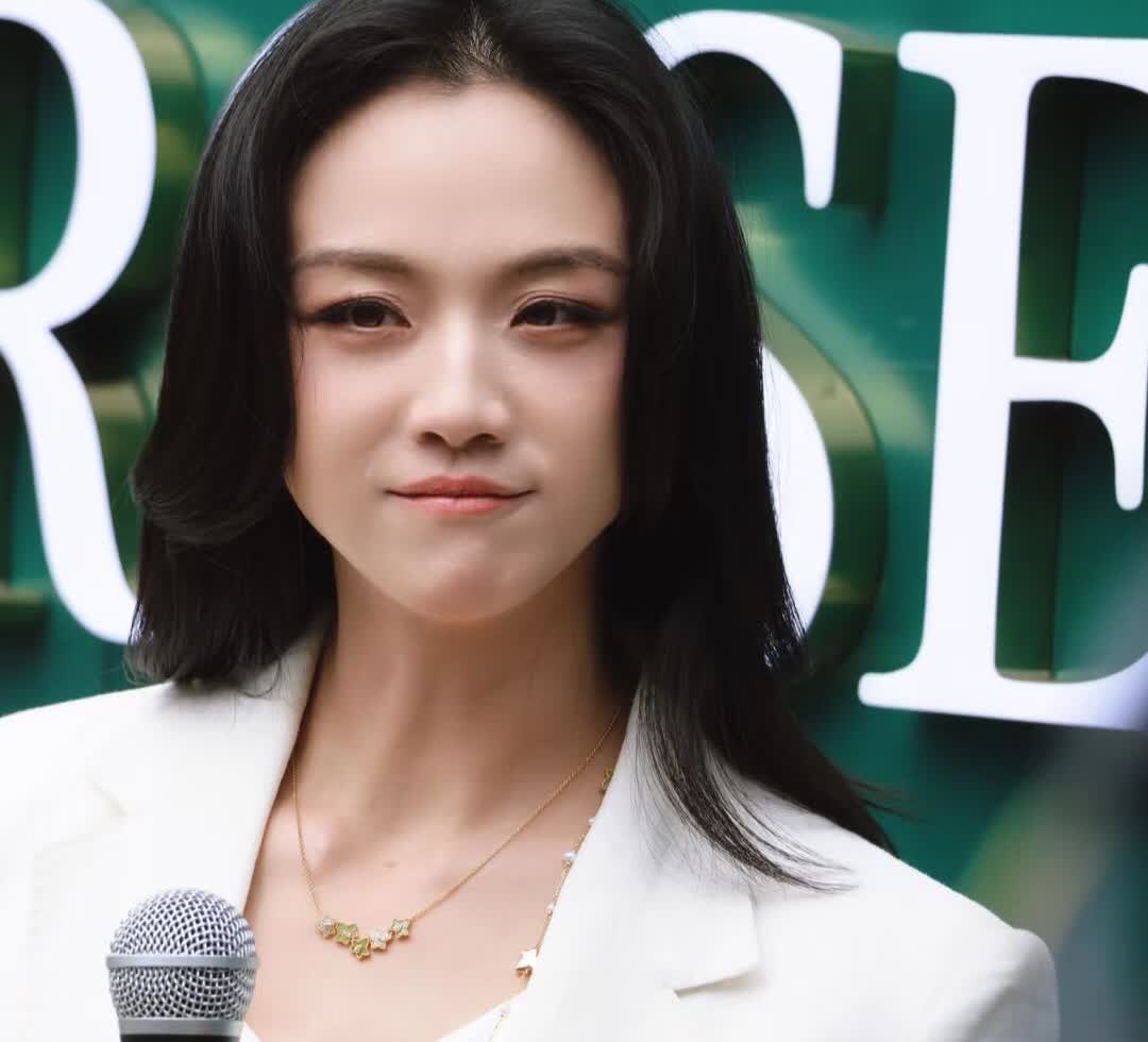 汤唯不会离婚的，原因很简单，倒不是因为她多爱老公和孩子，而是从她