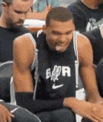 真的太高效了。NBA历史上场均时间不到30分钟(出场65场）以上，能够达到25分