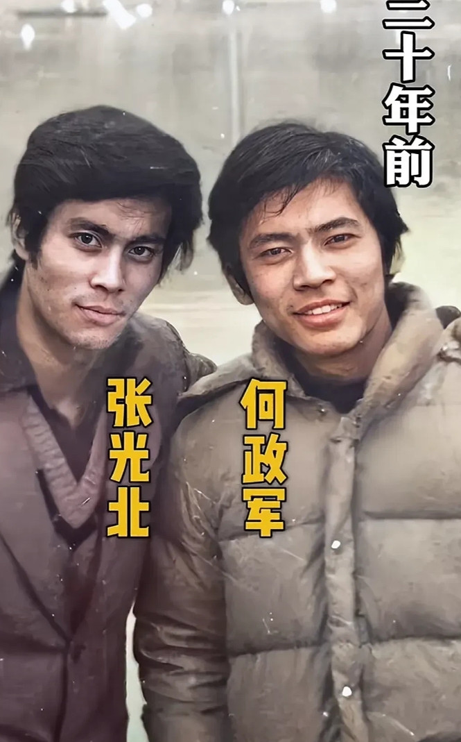 同样两个人，相隔30年合照。[捂脸哭][捂脸哭][捂脸哭]