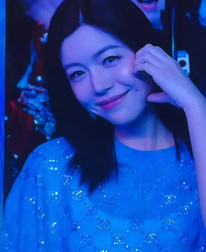 陈妍希现身刘雨昕演唱会，在圈内人缘超好，离开陈晓后更闪闪发光！