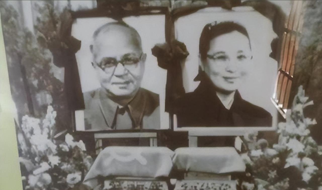 1934年，清华才子，不顾父母反对，爱上大3岁、不能生育的瘫痪学姐，相濡以沫30