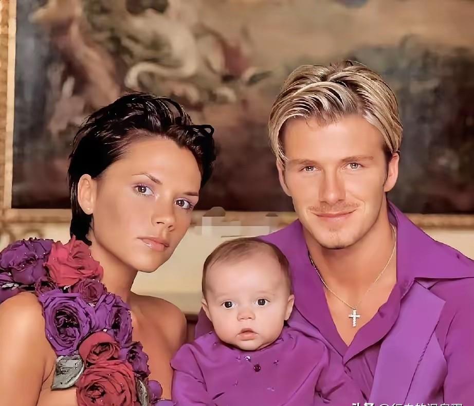 贝克汉姆的家丑，终于藏不住了。都说贝嫂眼神淬火，小贝眼含星辰，合力打下江山。