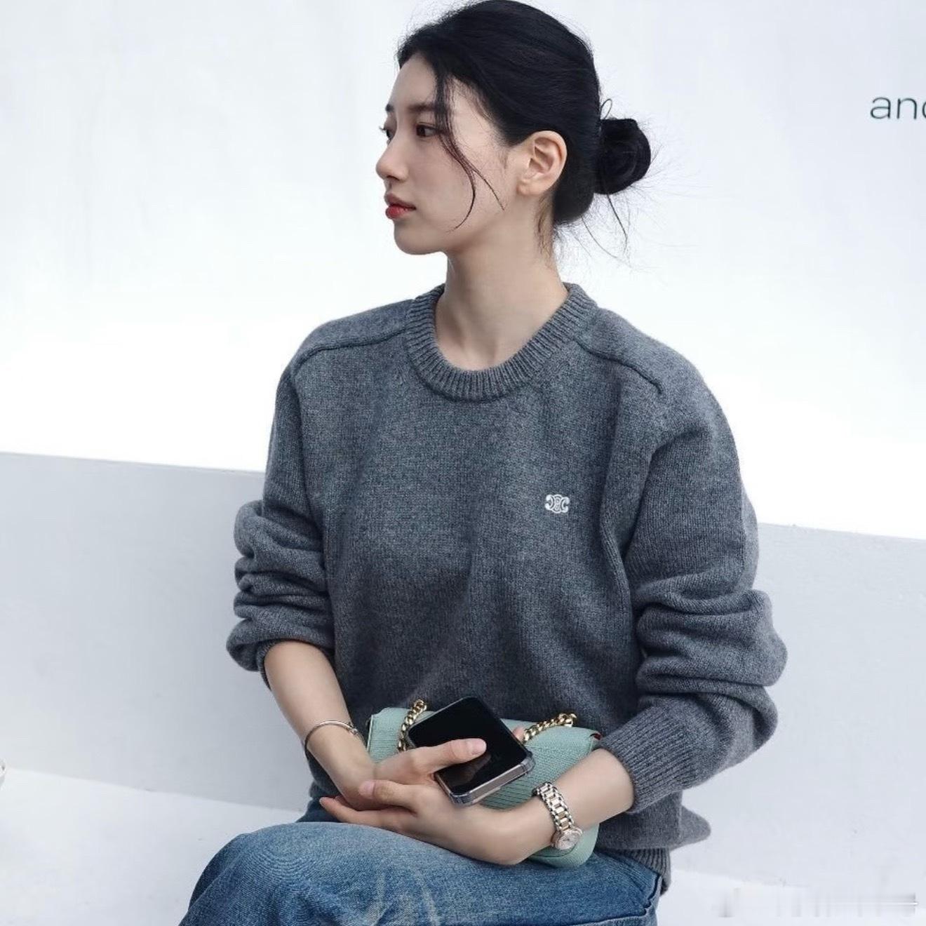 是不是练芭蕾会让肩颈体态变得更漂亮啊！秀智练了那么久芭蕾之后，时时刻刻感觉都是被