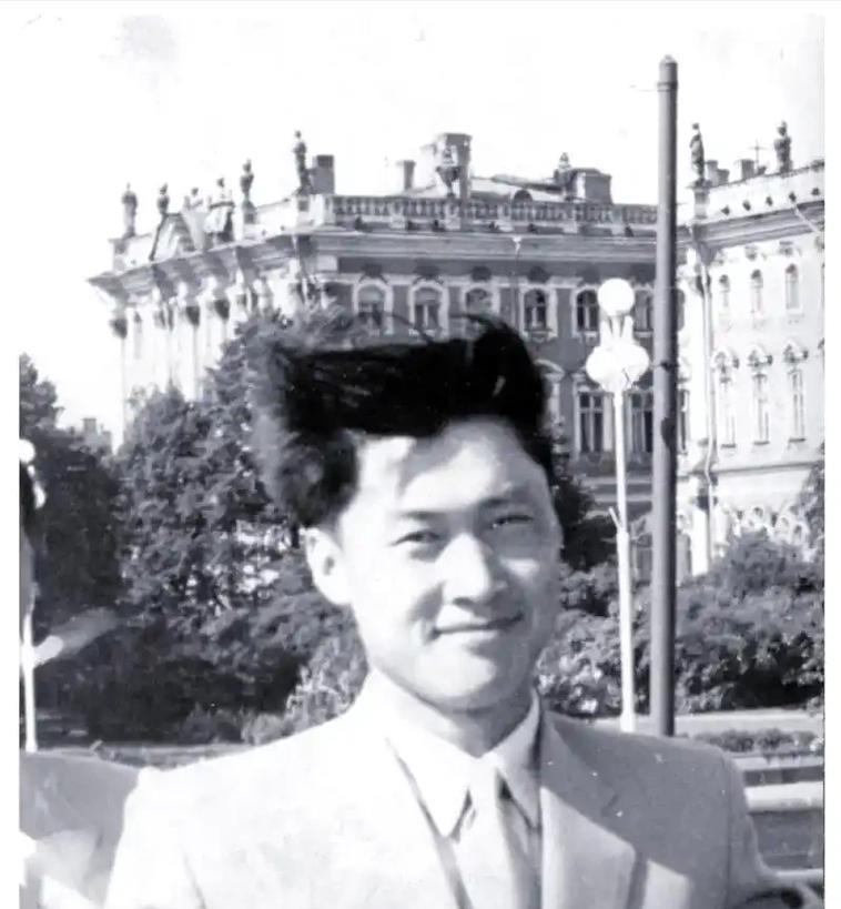 1964年，钱学森在研发东风2号导弹时，发现射程不够，几乎所有人都建议要多加助燃