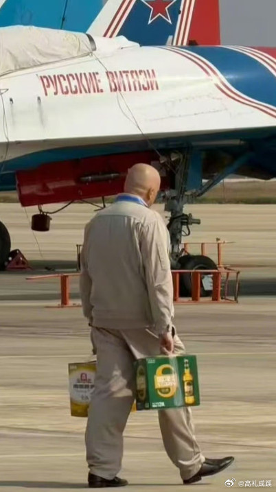 俄飞行员把运输机开成购物车了南昌飞行大会刚落幕，俄勇士表演队的硬核操作来了！刚