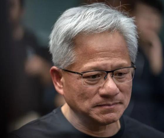 预判了美国的预判，就在美国高调官宣封禁AI芯片第二天，英国媒体就爆出猛料：中国科