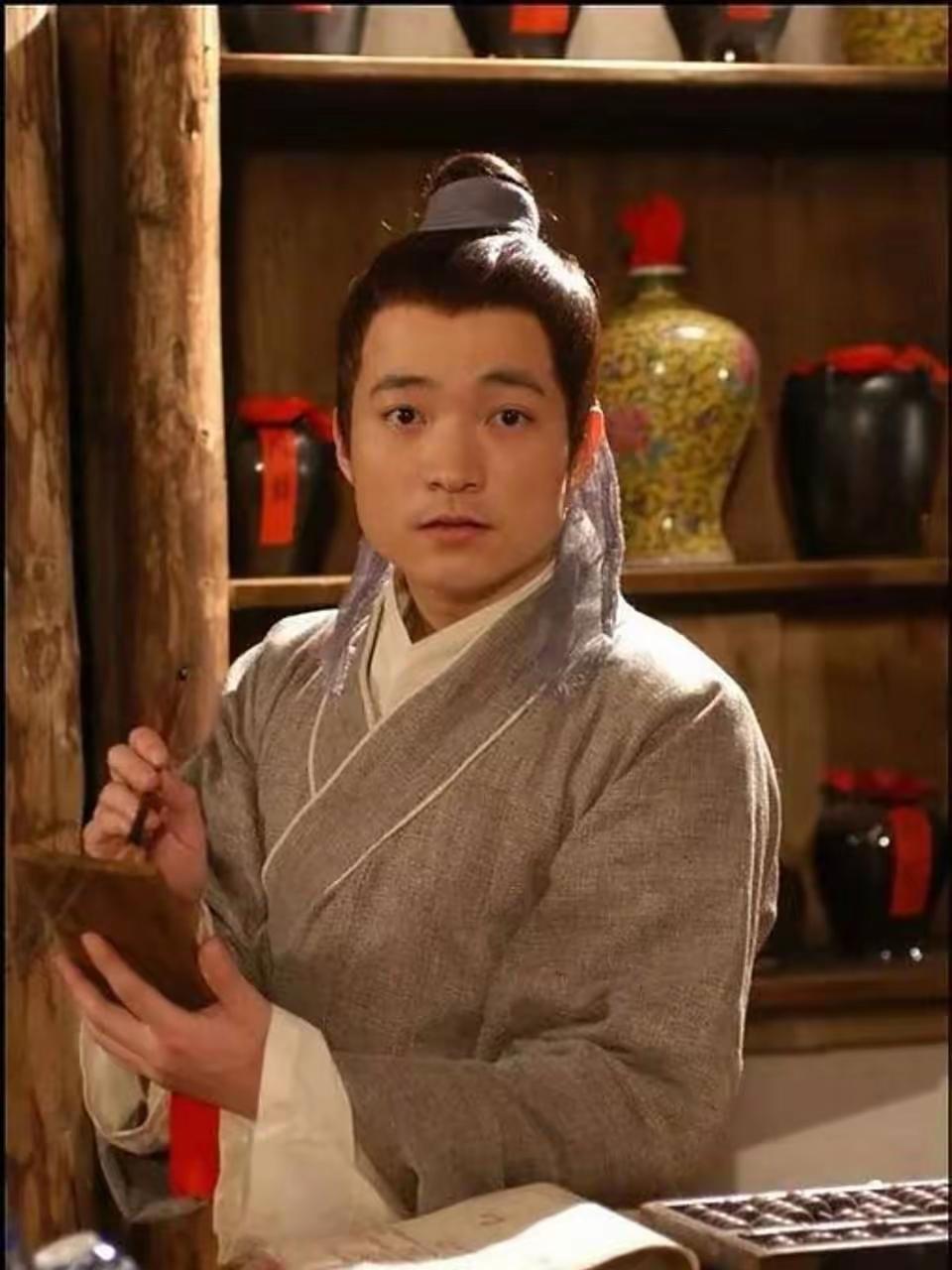 吕秀才婚变，他被妻子起诉了，说他三年不回家，也不见孩子，不给生活费，拉黑了妻子的