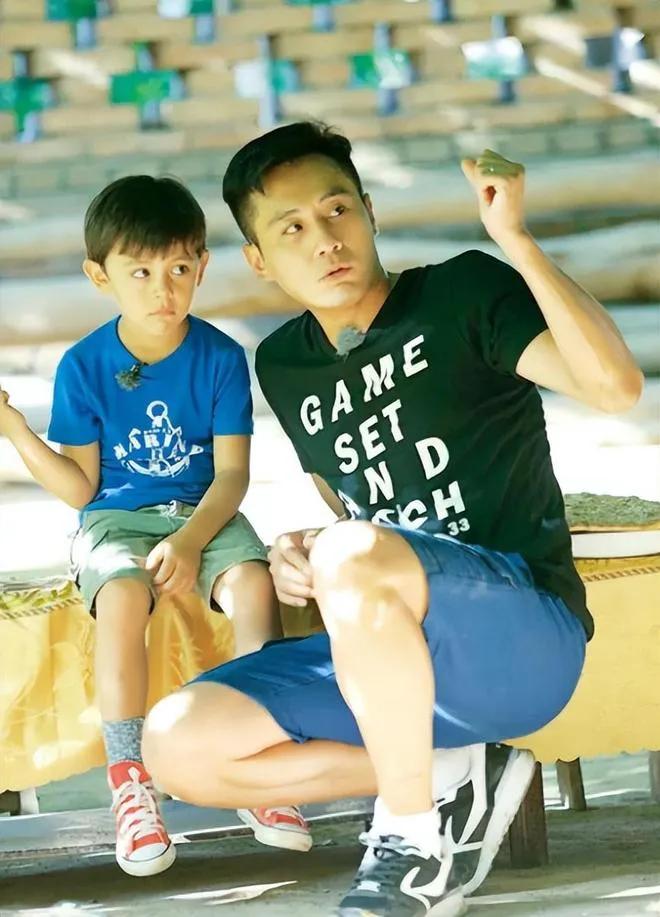 刘烨大概怎么也没想到，当年那个在《爸爸去哪儿》里软萌可爱的诺一，如今15岁竟“压