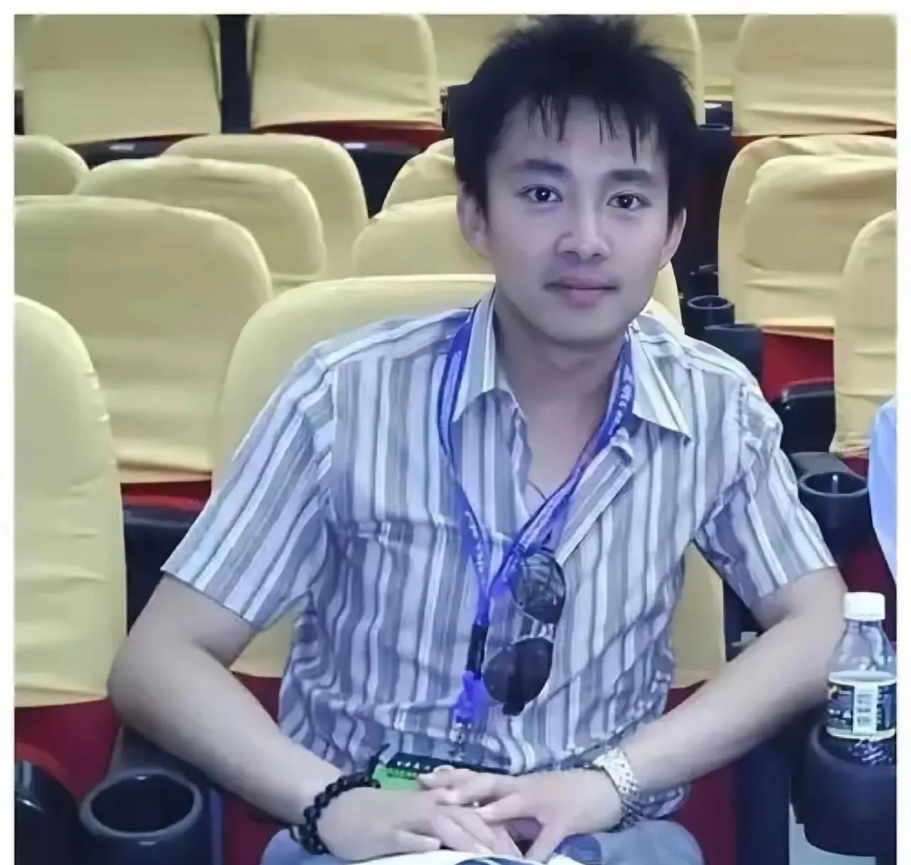 曾经的央视当家综艺主持亚宁，现在已经是中年人了。整个人都样貌和年轻时候简直判若两
