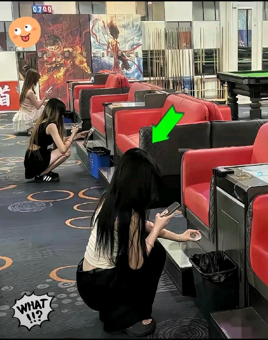 不懂就问，这几个女孩在干啥呢?