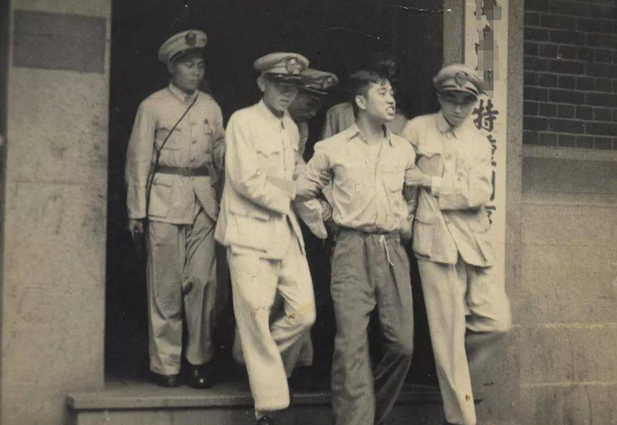 1948年，10多名地下党因越狱失败被拉去枪毙，走不动在途中被枪毙，仅有4人走到