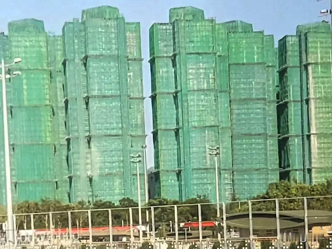 40多人遇难，200多人失联！此刻的我只剩无语凝噎，但更让我不解的是，香港作为