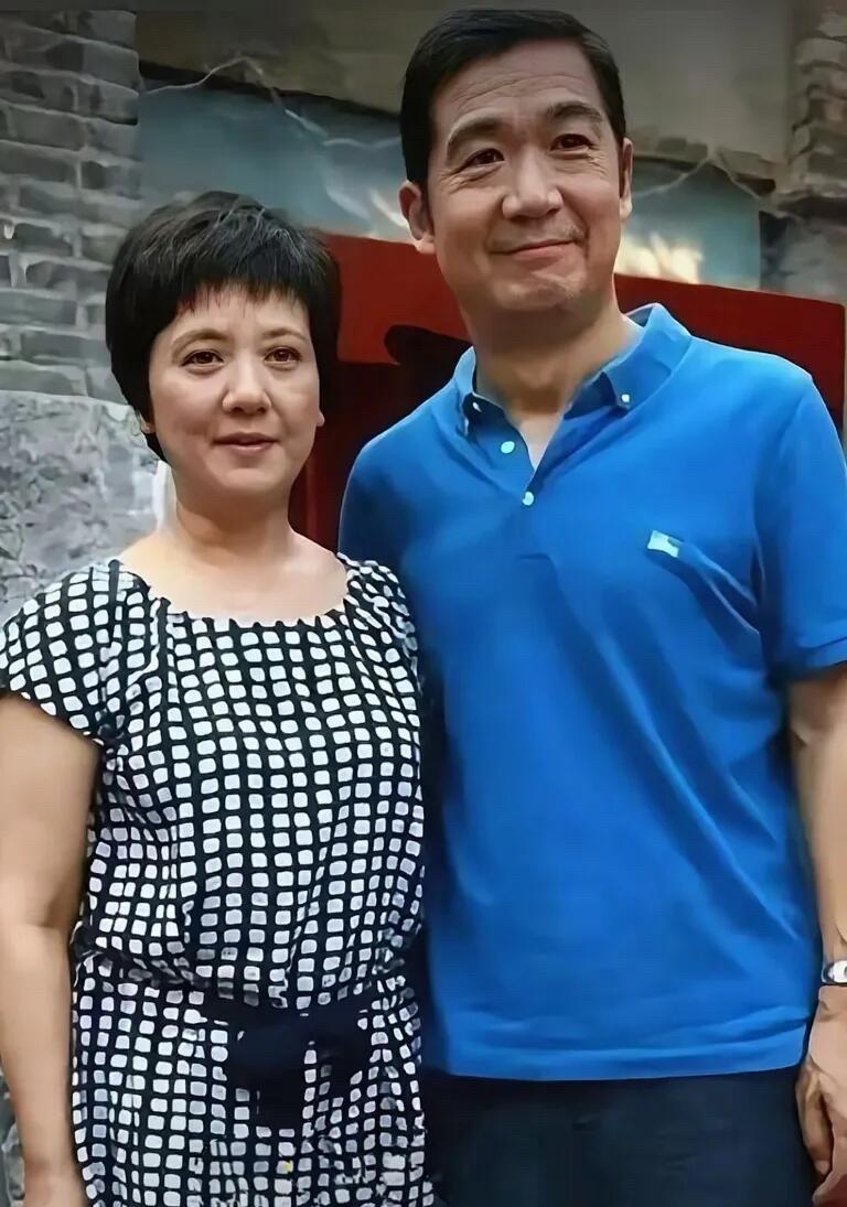 不敢相信自己的眼睛，曾经的女神竟然这么老了，完全是大妈的模样了。想当年她演绎的王