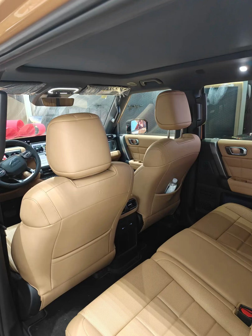 2026年9月上市的广汽传祺越7定位中大型插混方盒子SUV。整车尺寸4875mm