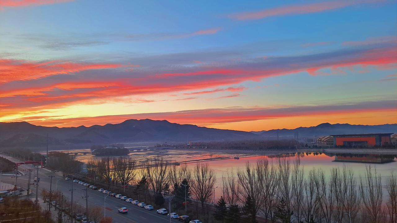 好多的人都是还在等，等孩子有出息了，等你退休了，等你清闲了＿