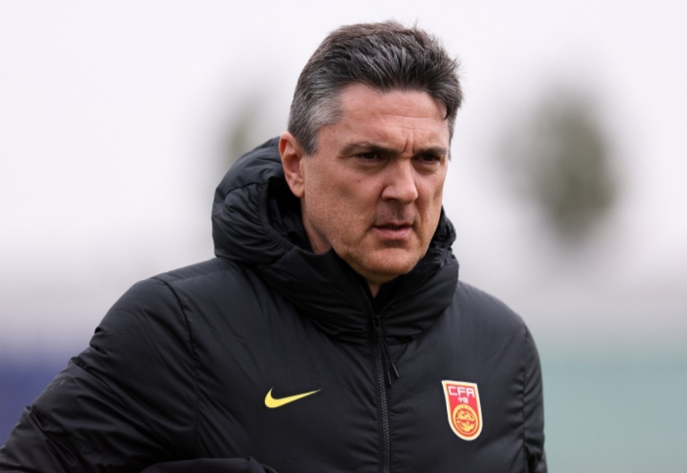 U22国足主帅揭秘：从中卫改踢前锋的拜合拉木，为何成了抗韩奇兵