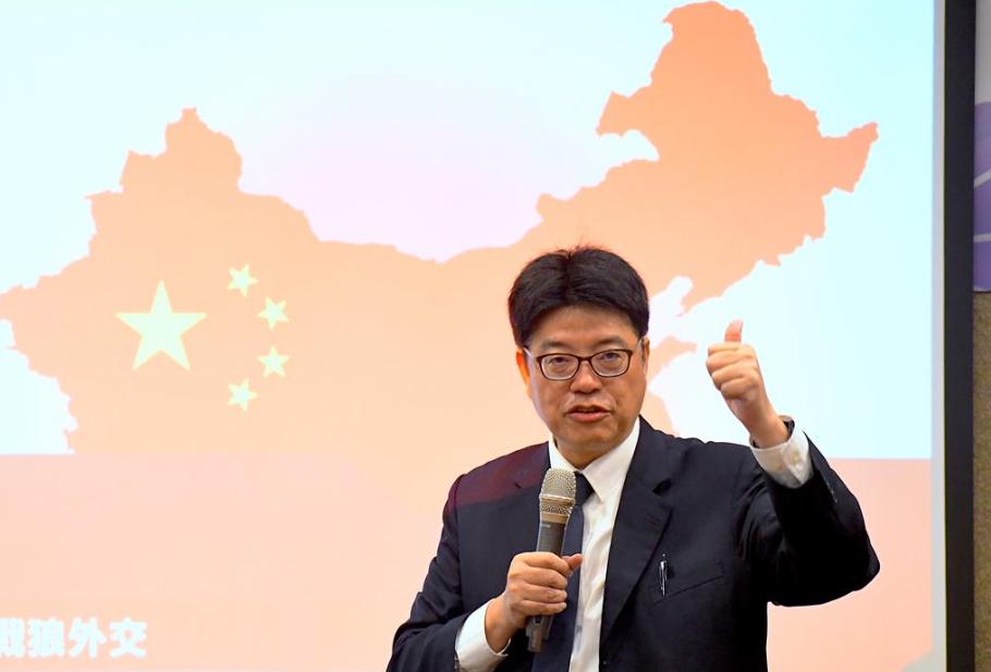 就在刚刚，台“陆委会主委”邱垂正发表严正声明，4月25日，针对赖清德窜访